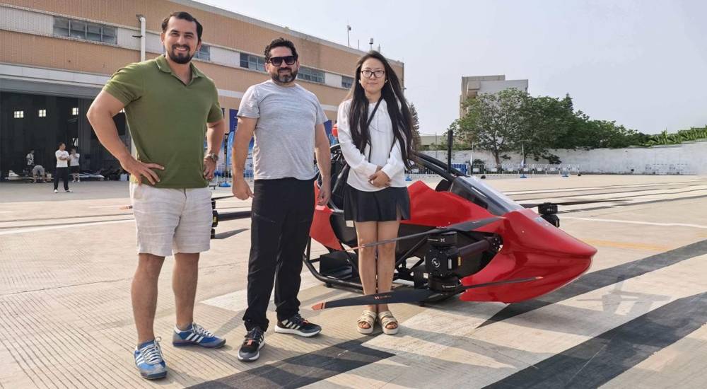 Ecuadorian Overseas Business Partners Visit SKYeVTOL for Exchange Serena from SKYeVTOL Overseas Marketing Department Receives the Guests, Jointly Exploring New Opportunities for the Low-Altitude Economy in South America